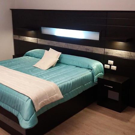 Hotel Majestic 2 By Hhg Cuenca Quarto foto